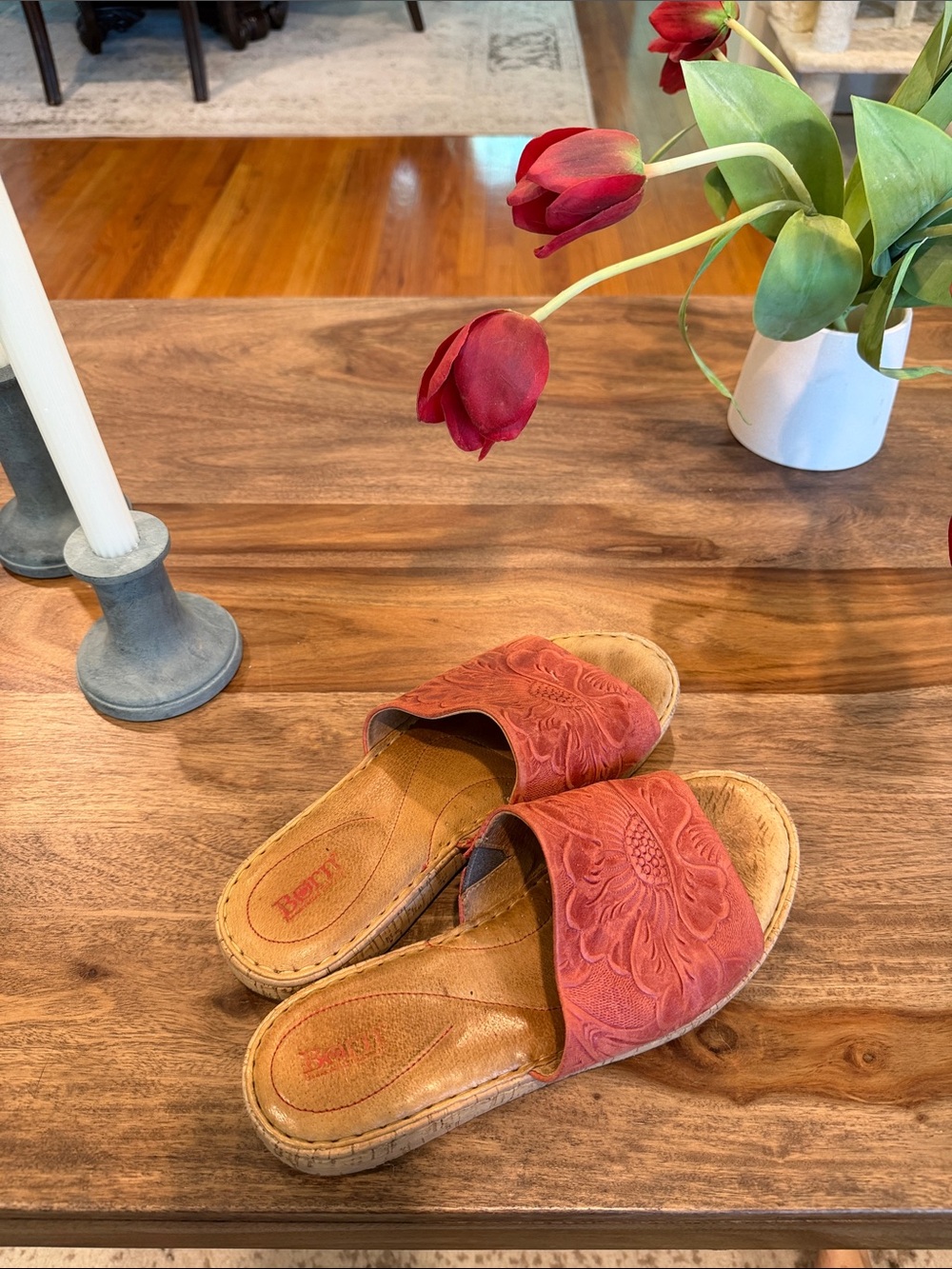 Born genuine leather size EU 40 / US 9 Embossed Slide Sandals Fish Lake Mule
